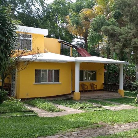Casa Veronica A 2 Kilometros Del Irtra Retalhuleu Zewnętrze zdjęcie