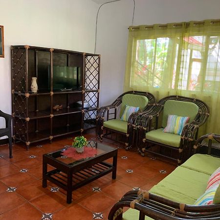 Casa Veronica A 2 Kilometros Del Irtra Retalhuleu Zewnętrze zdjęcie