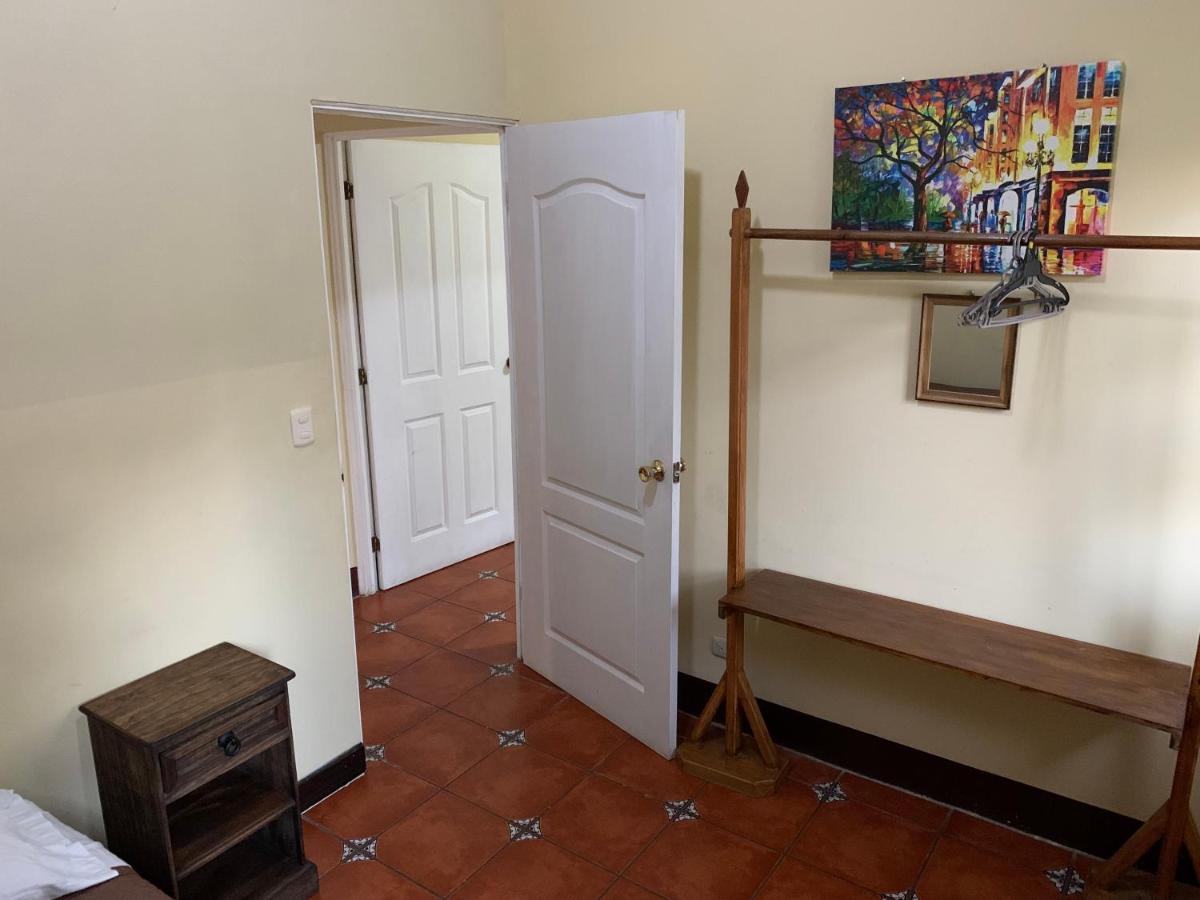 Casa Veronica A 2 Kilometros Del Irtra Retalhuleu Zewnętrze zdjęcie
